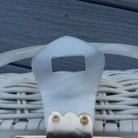 Vintage wicker handbag with lucite handles circa 1950's  made in Hong Kong - Picture 7 of 7